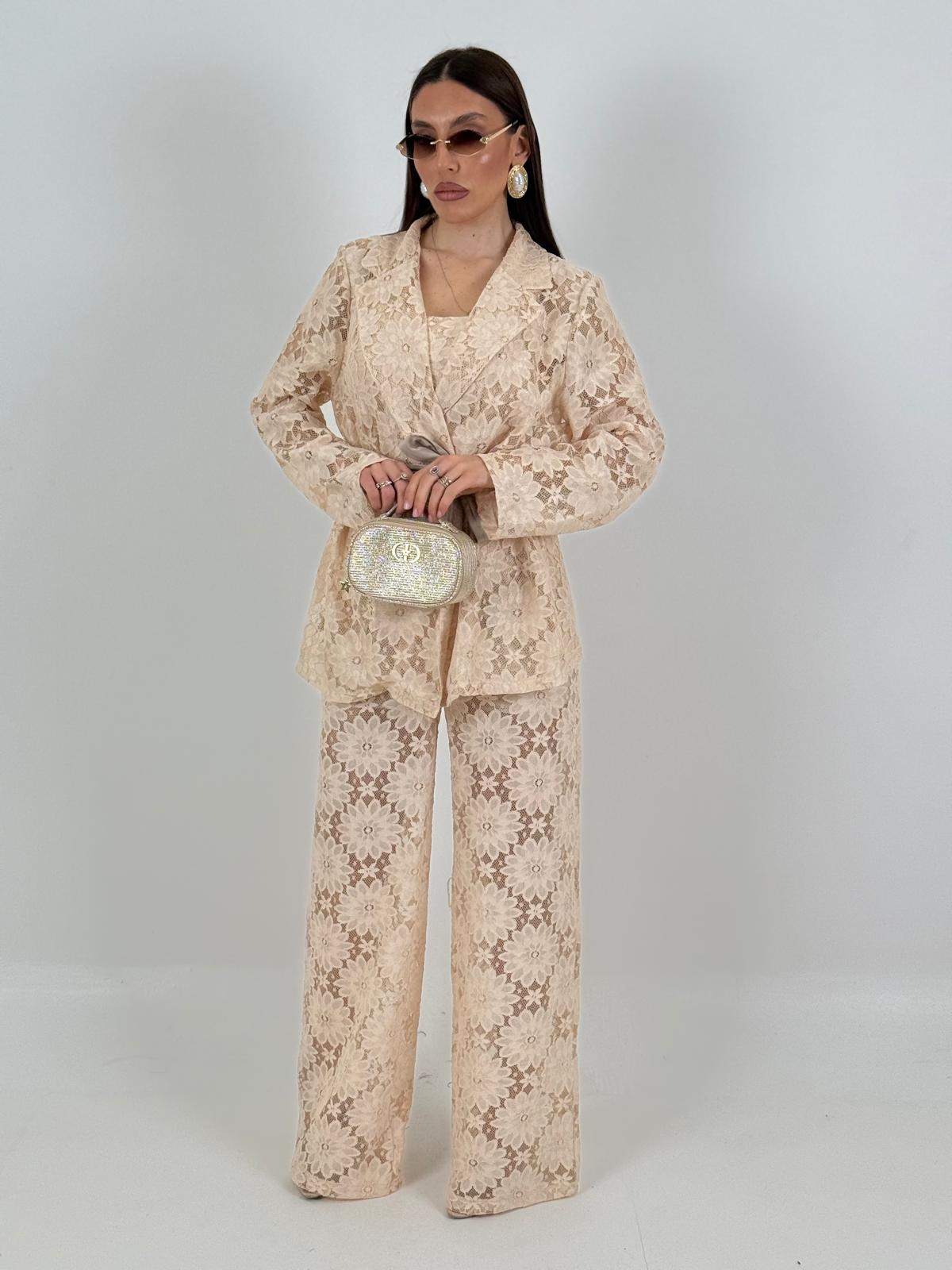 Tailleur CLELIA - COMPLETO tre pezzi giacca con cintura ,top e pantalone in pizzo