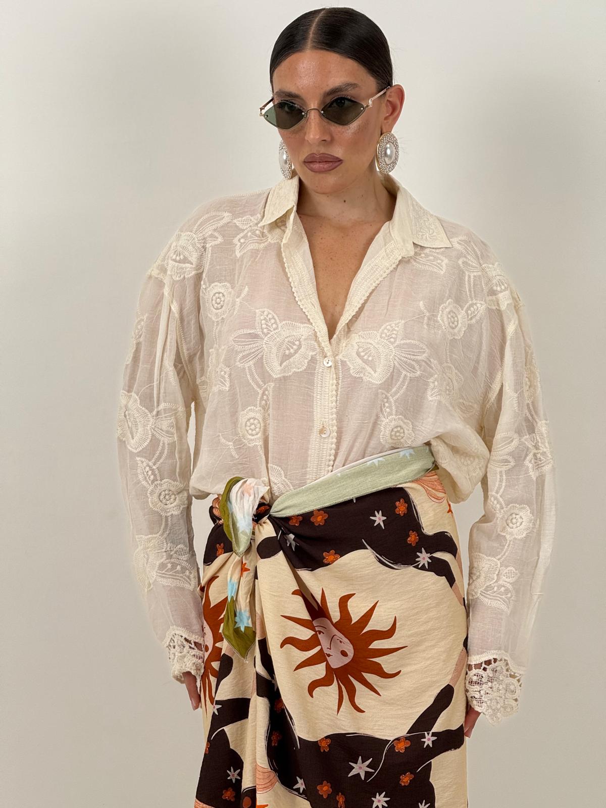 SALDO Camicia crema con fiori