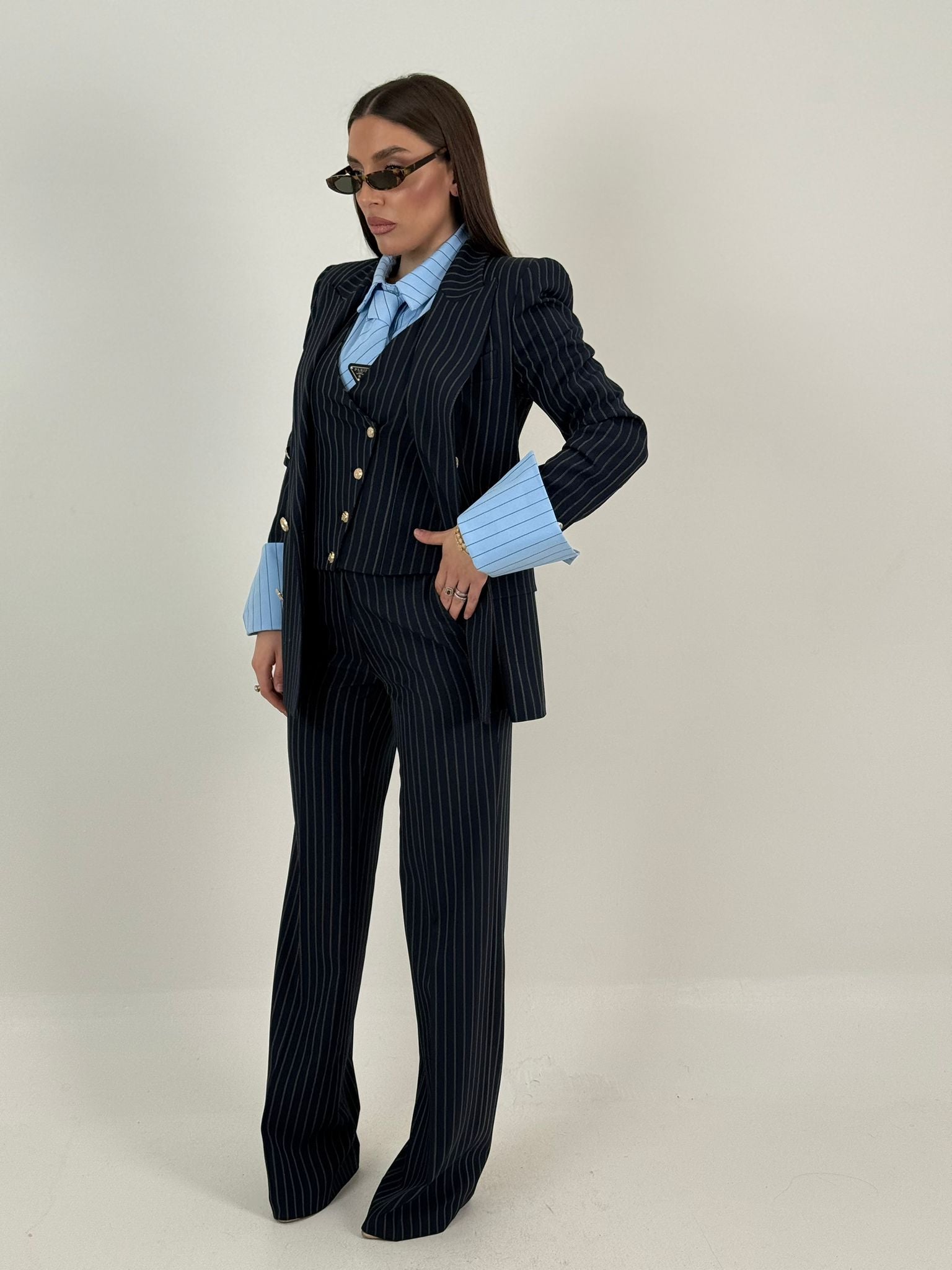 Tailleur CATE - Tailleur sartoriale gessato , composto da tre pezzi panciotto,giacca doppio petto con bottoni dorati e pantalone palazzo