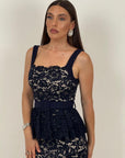 Abito YAREN - abito longuette in pizzo con balza nel punto vita e cintura rimovibile - abito in pizzo Limited Edition