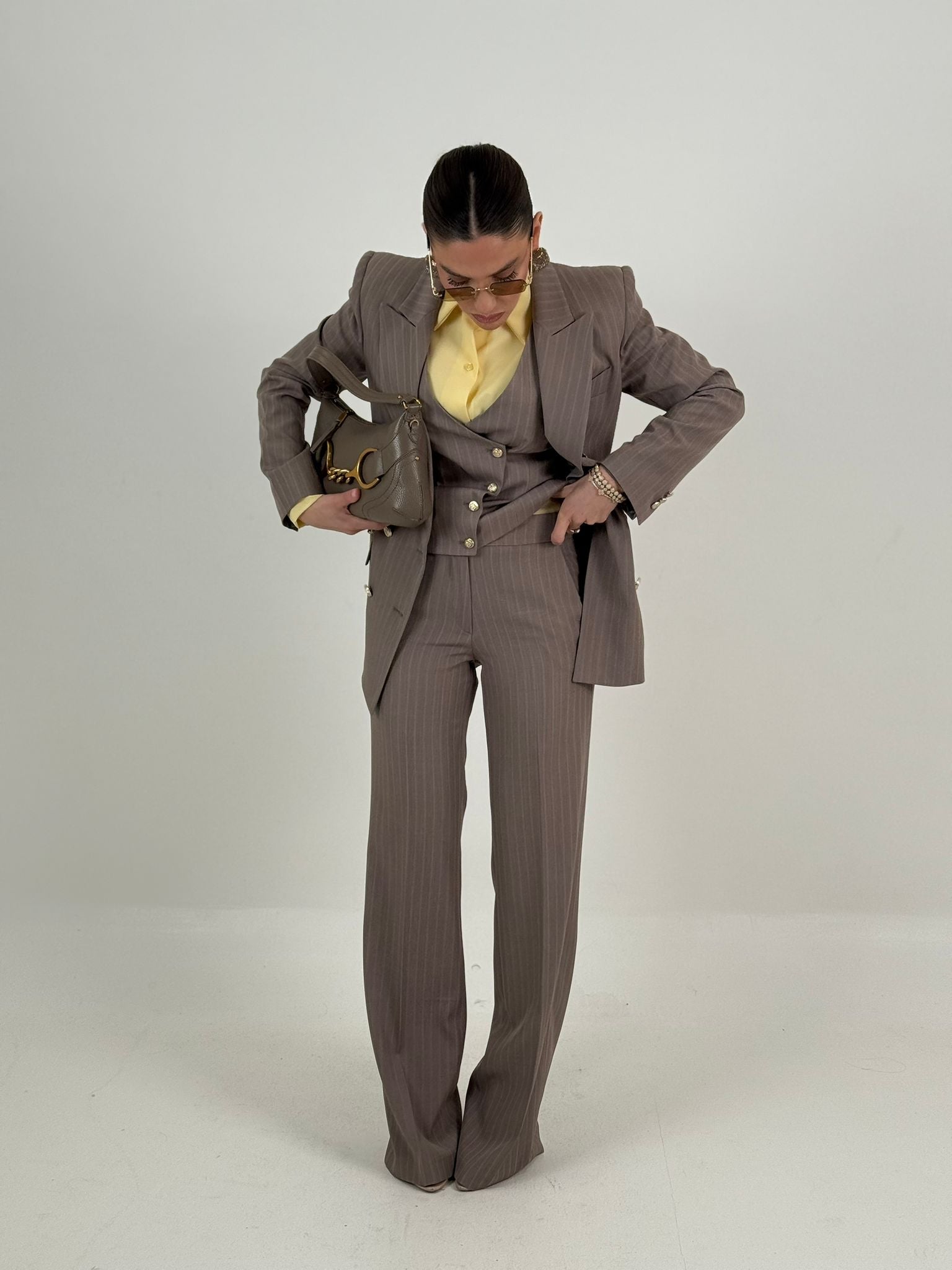 Tailleur CATE - Tailleur sartoriale gessato , composto da tre pezzi panciotto,giacca doppio petto con bottoni dorati e pantalone palazzo