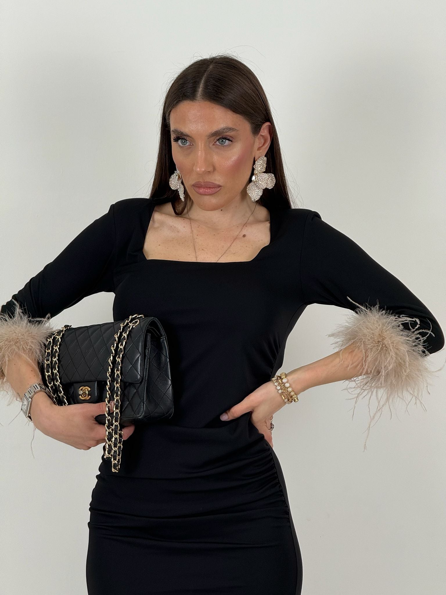 Abito TAMARA - Abito lungo sartoriale in lycra doppia con polsi in piuma