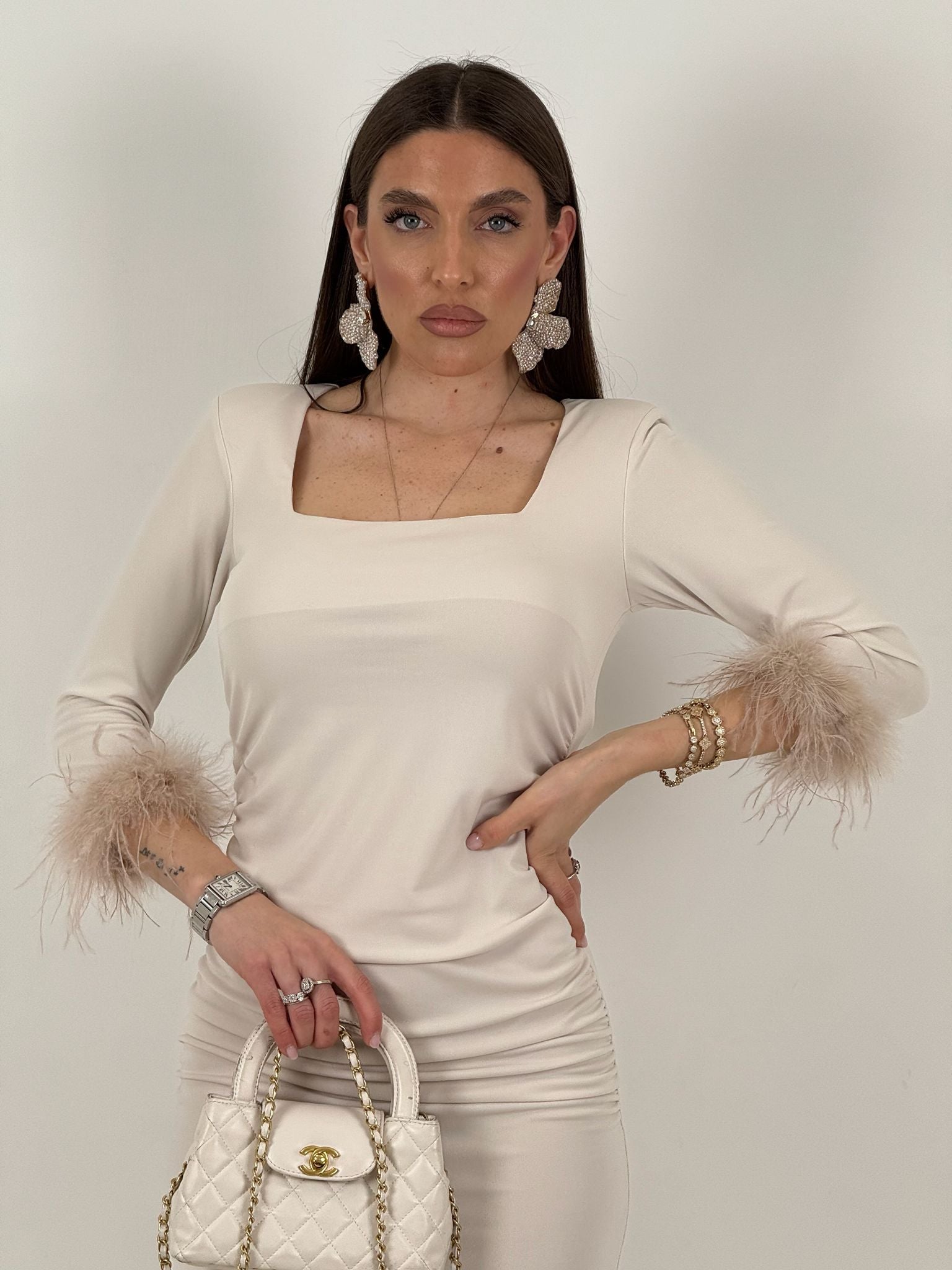 Abito TAMARA - Abito lungo sartoriale in lycra doppia con polsi in piuma