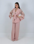Tailleur PIPPI - Completo giacca con cintura e manica in pizzo e pantalone palazzo  - Tailleur sartoriale