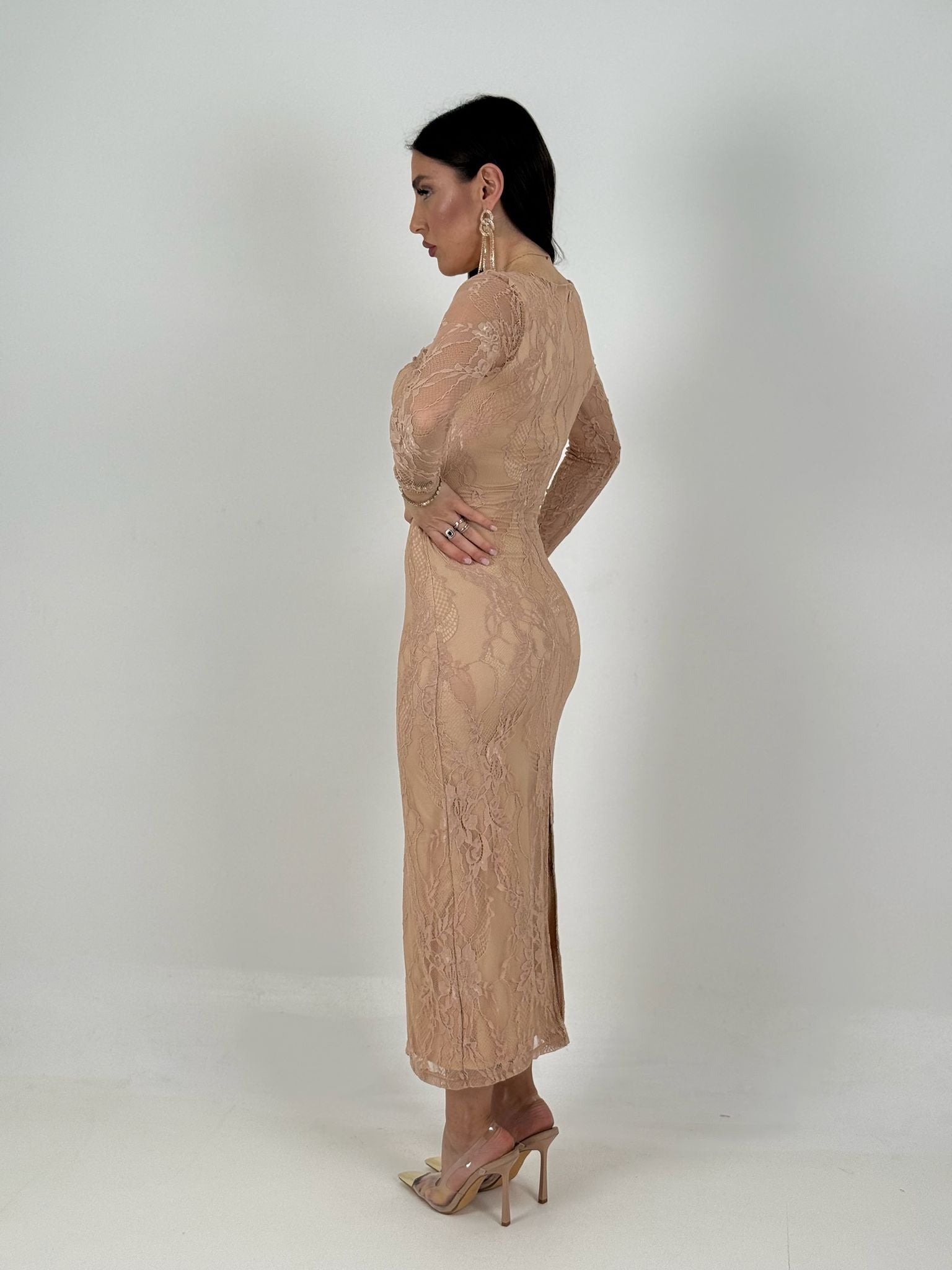 Abito KORA - abito lungo in pizzo, tessuto elastico, scollo particolare - collezione chic