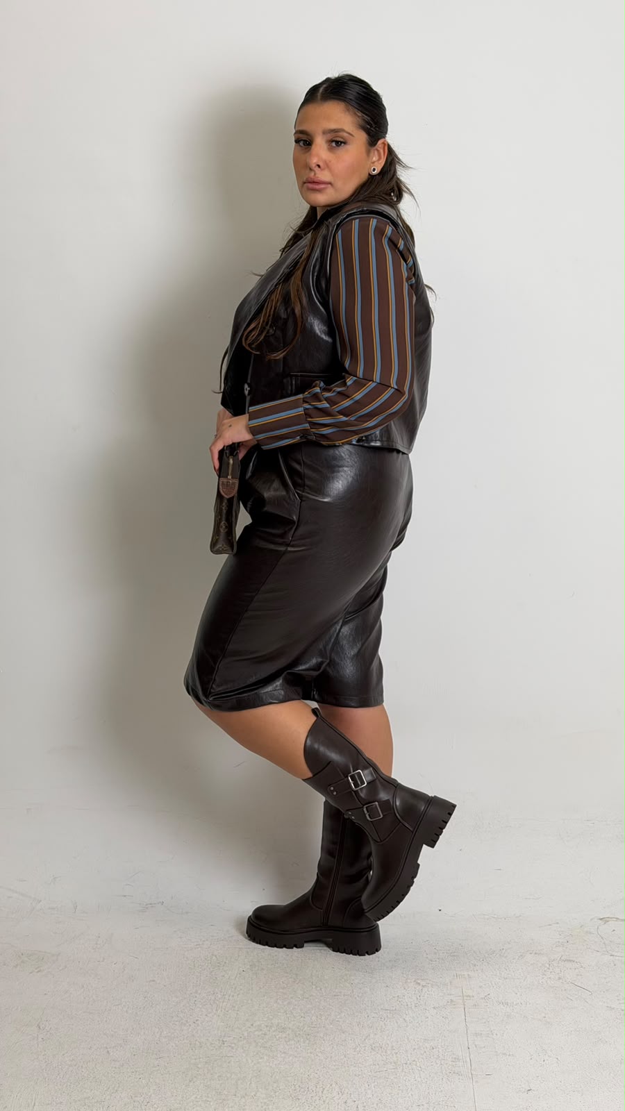 CURVY Cordset DOROTEA - Completo gilet e bermuda in ecopelle