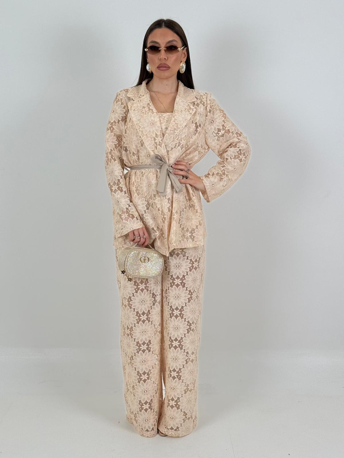 Tailleur CLELIA - COMPLETO tre pezzi giacca con cintura ,top e pantalone in pizzo