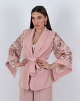 Tailleur PIPPI - Completo giacca con cintura e manica in pizzo e pantalone palazzo  - Tailleur sartoriale