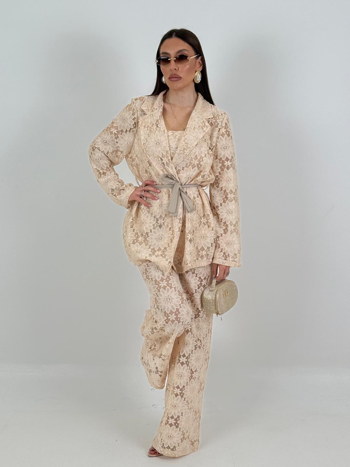Tailleur CLELIA - COMPLETO tre pezzi giacca con cintura ,top e pantalone in pizzo