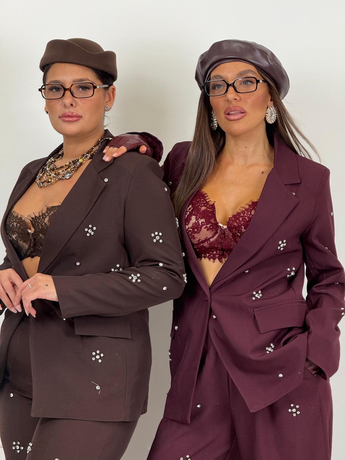 CURVY Tailleur KATIA - Completo giacca e pantalone con dettagli in pietra