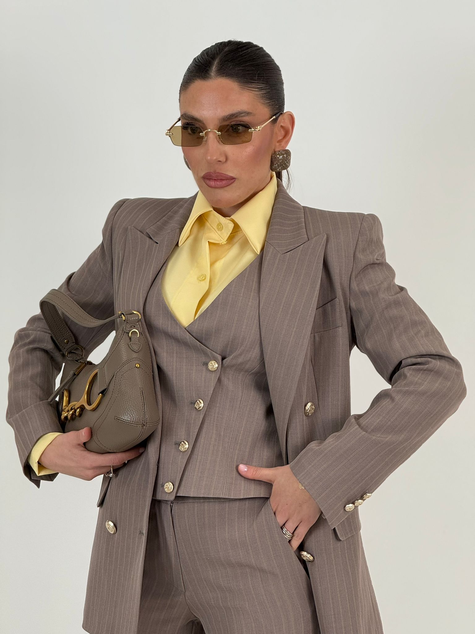 Tailleur CATE - Tailleur sartoriale gessato , composto da tre pezzi panciotto,giacca doppio petto con bottoni dorati e pantalone palazzo