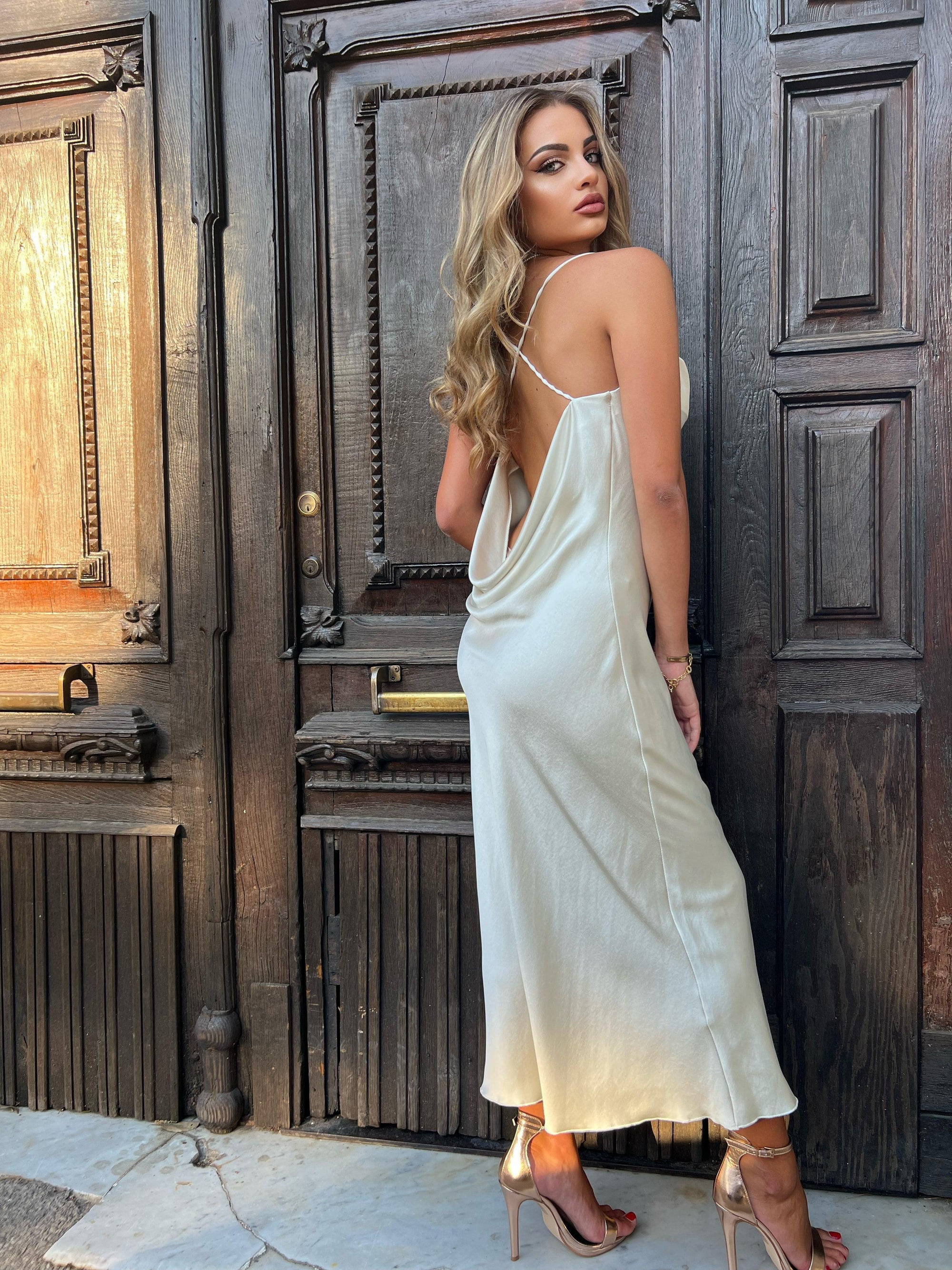 Abito lungo effetto seta con maxi scollo sulla schiena - Jiumir